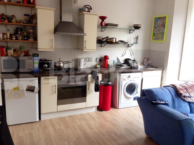 			LET , 1 Bedroom, 1 bath, 1 reception Apartment			 Pacific Mews, Saltoun Road, Brixton 